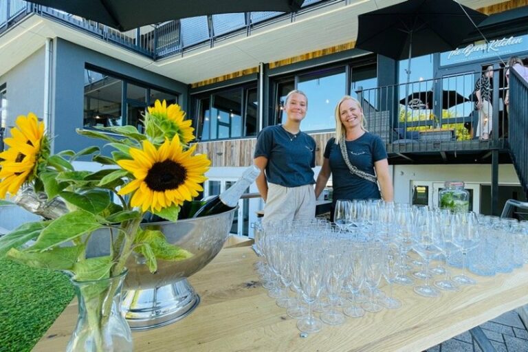 Outdoor Sektempfang vor der Barn Kitchen