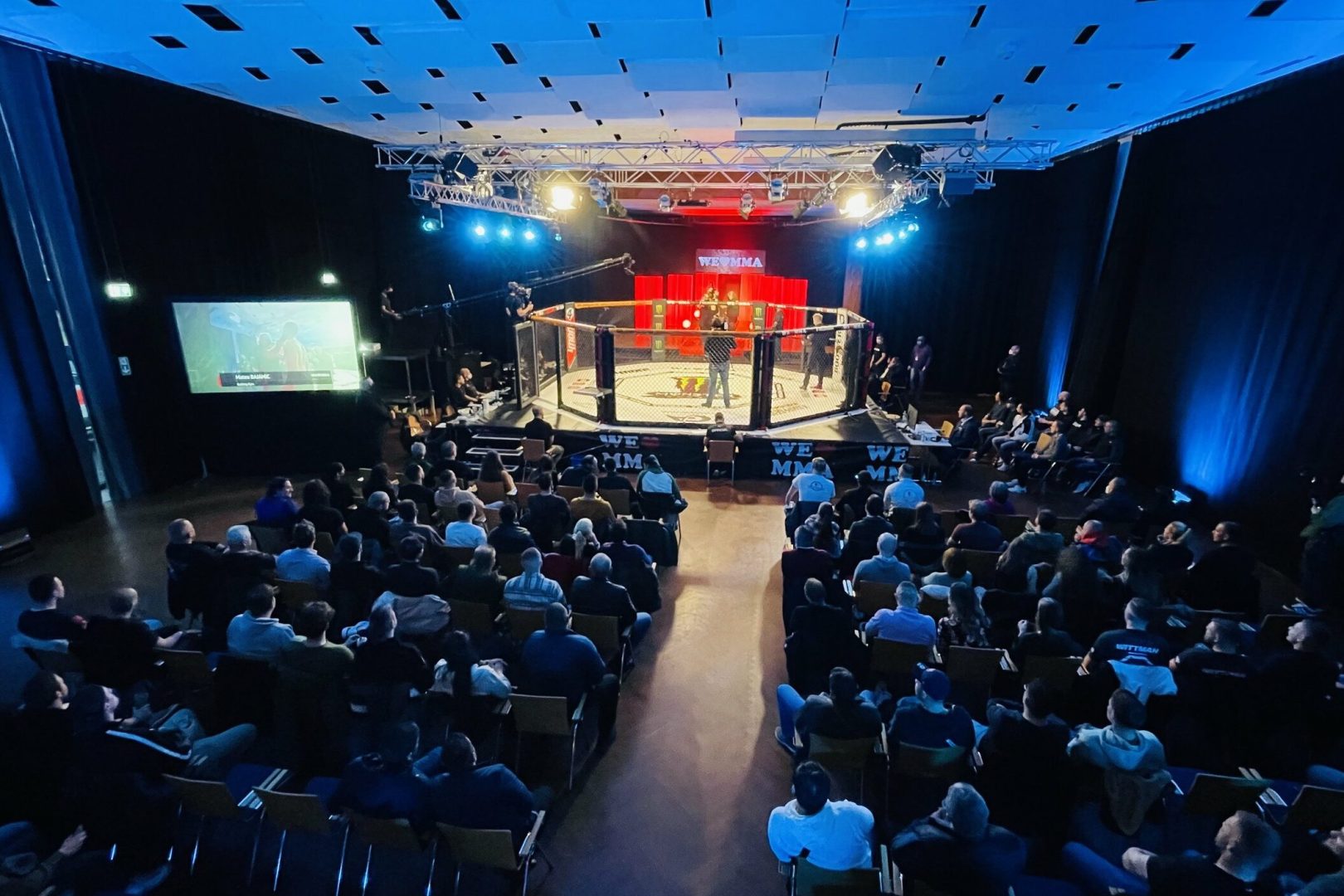 MMA Sport Box Event mit Käfig in der Stage 1